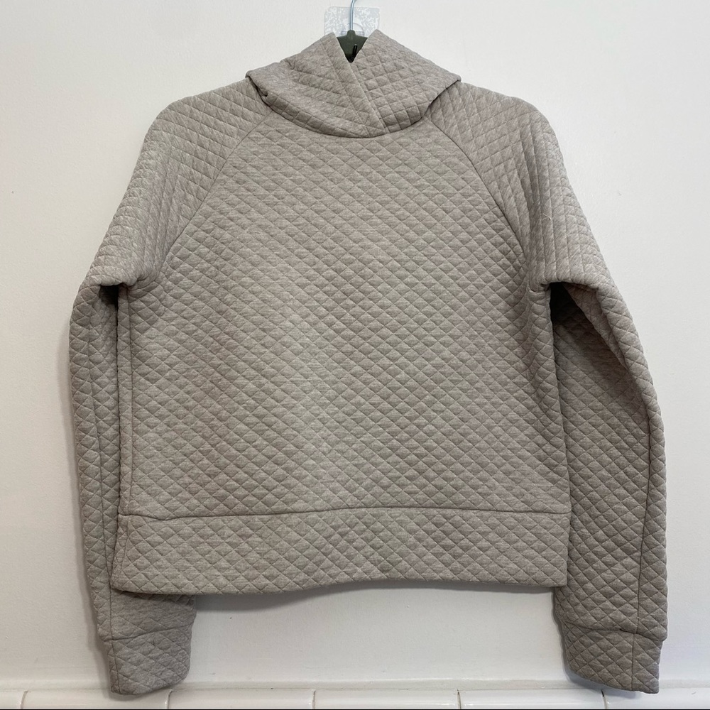 (NWOT) New Balance Heatloft Cropped Quilted Hoodie in Gray, XS